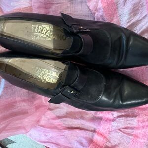7.5 med width black leather heels